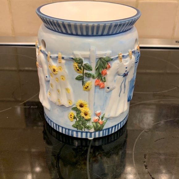Yankee Candle Laundry Days Tart Warmer